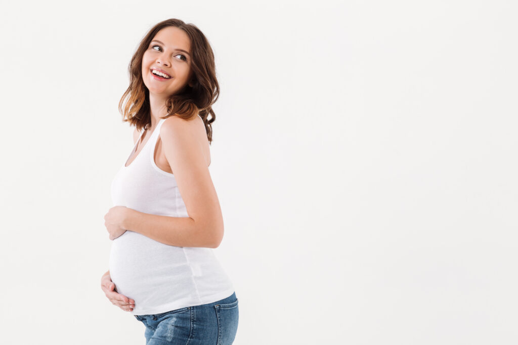 Bạn nên lưu ý những gì khi sử dụng thuốc Tot’hema? 1 pregnant woman standing isolated